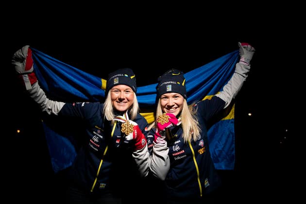 210228 Gold medalists Maja Dahlqvist and Jonna Sundling of Sweden poses for a portrait at the Medal ceremony for the women s cross country skiing team sprint during the FIS Nordic Ski World Championships on February 28, 2021 in Oberstdorf Photo Johanna Lundberg BILDBYRAN kod JL JL0087 skidor cross country skiing cross country fis nordic world ski championships world cup world cup world cup world championship 4 bbeng gold medal sweden,  Copyright: JOHANNAxLUNDBERG BB210228JL155