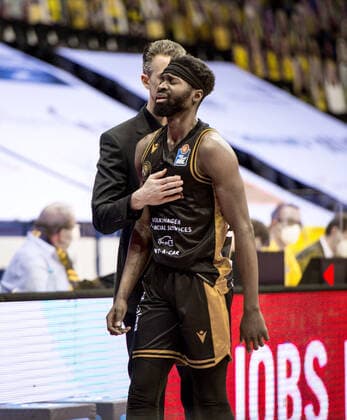GER, Basketball, EWE Baskets Oldenburg vs Basketball Löwen Braunschweig 28 02 2021, EWE Arena, Oldenburg, GER, easy Credit BBL, EWE Baskets Oldenburg vs Basketball Löwen Braunschweig, in picture Pete STROBL Basketball Löwen Braunschweig Headcoach Trainer Bazoumana KONE Basketball Löwen Braunschweig 1 nordphotoxRojahn nph00310