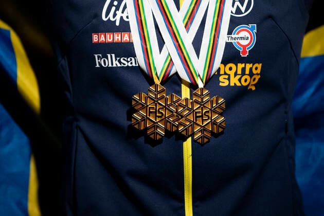 210228 Gold medalists Jonna Sundling of Sweden poses with her two gold medals for the women s cross country skiing team sprint and sprint during the FIS Nordic Ski World Championships on February 28, 2021 in Oberstdorf Photo Johanna Lundberg BILDBYRAN kod JL JL0087 skidor cross country skiing langrenn fis nordic world ski championships vm ski vm skid vm 4 bbeng guld medalj sverige,  Copyright: JOHANNAxLUNDBERG BB210228JL164