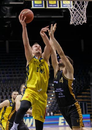Oldenburg, Lower Saxony, DEU, 28 02 2021, Rasid Mahalbasic left, EWE Baskets Oldenburg and Benedikt Turudic right, Basketball Löwen Braunschweig EWE Baskets Oldenburg vs Löwen Baskets Braunschweig 1 Basketball Bundesliga Saison 2020 2021, 21 Spieltag, Grosse EWE Arena EWE Baskets Oldenburg vs Löwen Baskets Braunschweig www.andreas-burmann.de