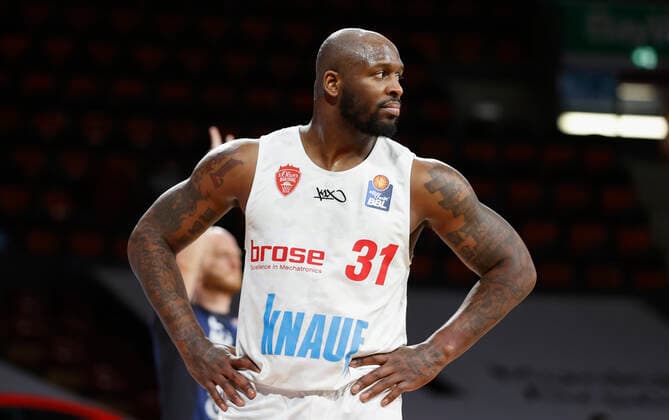 28 02 2021, Basketball, BBL 2020 2021, 21 matchday, FC Bayern Muenchen s Oliver Wuerzburg, GER, Munich, Audi Dome, Picture Murphy Holloway s Oliver Wuerzburg. Copyright: HMBxMedia xHeikoxBecker