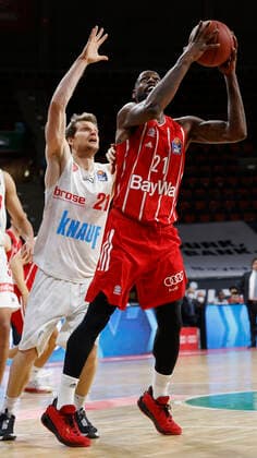 28 02 2021, Basketball, BBL 2020 2021, 21 matchday, FC Bayern Muenchen s Oliver Wuerzburg, GER, Muenchen, Audi Dome, picture from left Florian Koch s Oliver Wuerzburg and James Gist FC Bayern Muenchen Copyright: HMBxMedia xHeikoxBecker