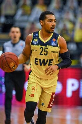 GER, Basketball, EWE Baskets Oldenburg vs Basketball Löwen Braunschweig 28 02 2021, EWE Arena, Oldenburg, GER, easy Credit BBL, EWE Baskets Oldenburg vs Basketball Löwen Braunschweig, in picture Phil PRESSEY EWE Baskets Oldenburg 25 nordphotoxRojahn nph00310