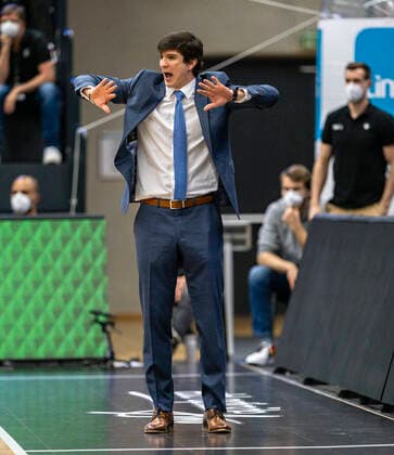 Head Coach Pedro Calles Towers Basketball Bundesliga, easyCredit BBL, season 2020 2021, 21 matchday 28 02 21, Hamburg Wilhelmsburg, Hamburg Towers vs MHP Riesen Ludwigsburg Â