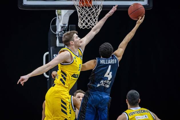 Basketball Berlin 28 02 2021 Season 2020 2021 1 Bundesliga easyCredit BBL Alba Berlin HAKRO Merlins Crailsheim Nimrod Hilliard Crailsheim, No 04 Ben Lammers Alba Berlin, No 50