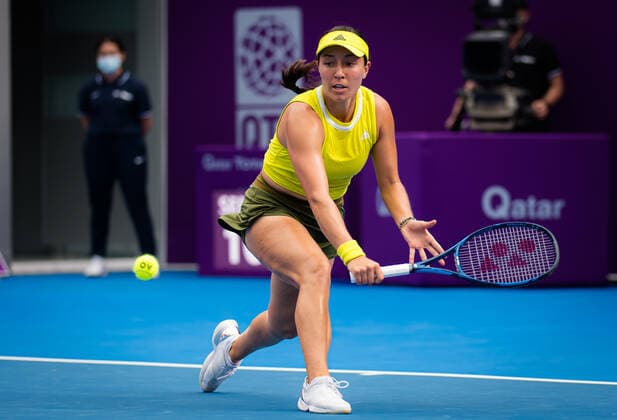 March 2, 2021, DOHA, QATAR: Jessica Pegula of the United States in action during her first round match at the 2021 Qatar Total Open WTA, Tennis Damen 500 tournament against Qiang Wang of China DOHA QATAR - ZUMAa181 20210302_zaa_a181_018 Copyright: xRobxPrangex