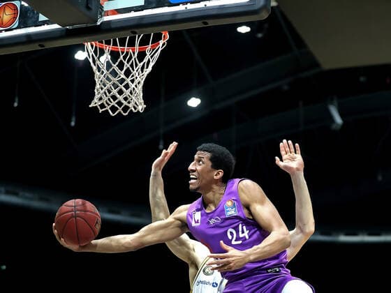 GSD zje123 season 2020 21 Easy credit Basketball Bundesliga BRA Basketball Lions Braunschweig BG Göttingen Crailsheim Göttingens Aubrey Dawkins on the ball against Braunschweigs Karim Jallow.