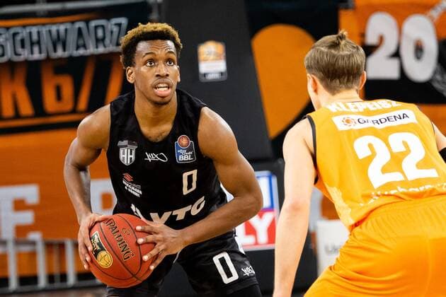 Jordan Swing Hamburg Towers 02 , Thomas Klepeisz Ratiopharm Ulm 22 GER, Ratiopharm Ulm vs Hamburg Towers, easycredit 1 Bundesliga Basketball, 20 Matchday, Season 2020 21, 03 03 2021 Ratiopharm Ulm vs BG Goettingen, 1 Basketball Bundesliga New Ulm. Copyright: xEibner-Pressefoto RogerxBuerkex EP_EER