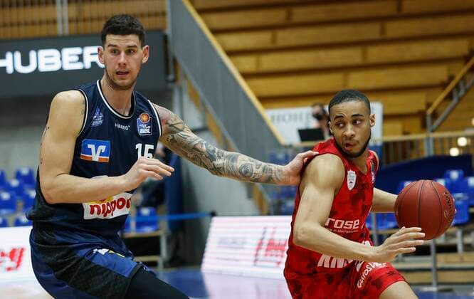 03 03 2021, Basketball, BBL 2020 2021, 20 matchday, HAKRO Merlins Crailsheim s Oliver Wuerzburg, GER, Ilshofen, Arena Hohenlohe, picture f li Bogdan Radosavljevic Merlins uns Cameron Hunt s Oliver Wuerzburg Copyright: HMBxMedia xHeikoxBecker