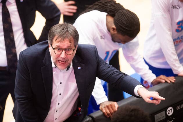 easycredit BBL 20 matchday season 2020 2021 on 3 3 2021 SYNTAINICS MBC vs JobStairs GIESSEN 46ers coach Silvano Poropat MBC loud during timeout, portrait Stadthalle Weißenfels