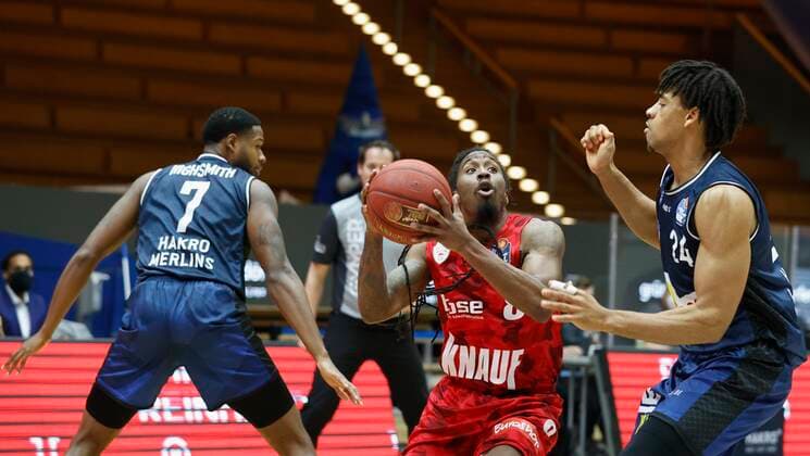 03 03 2021, Basketball, BBL 2020 2021, 20 matchday, HAKRO Merlins Crailsheim s Oliver Wuerzburg, GER, Ilshofen, Arena Hohenlohe, picture f li Haywood Highsmith Merlins , Robert Lowery s Oliver Wuerzburg and Jeremy Jones Merlins. Copyright: HMBxMedia xHeikoxBecker