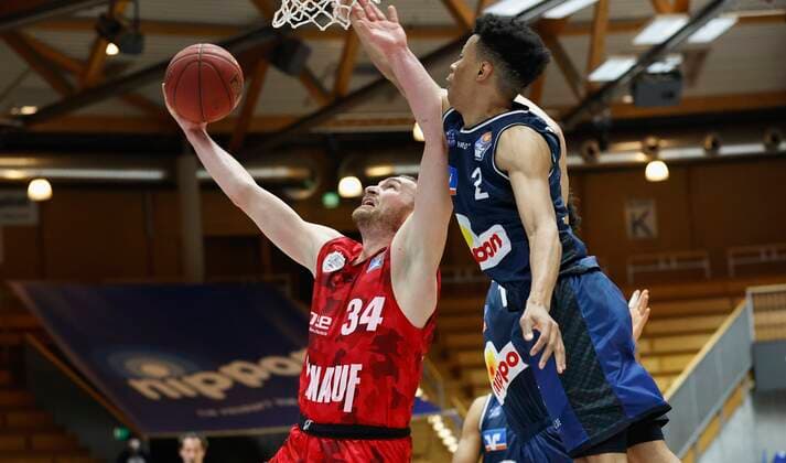 03 03 2021, Basketball, BBL 2020 2021, 20 matchday, HAKRO Merlins Crailsheim s Oliver Wuerzburg, GER, Ilshofen, Arena Hohenlohe, picture from left Felix Hoffmann s Oliver Wuerzburg and Trae Bell Haynes Merlins. Copyright: HMBxMedia xHeikoxBecker