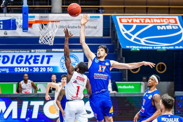 Aleksandar Marelja 17 Syntainics MBC , Jonathan Stark 1 Jobstairs Giessen 46ers during the match Season 2020 2021 Men in the EasyCredit Bundesliga between Syntainics MBC and Jobstairs Giessen 46ers at Stadthalle Weissenfels on 3 March 2021 in Weissenfels, Sachsen Anhalt, Germany
