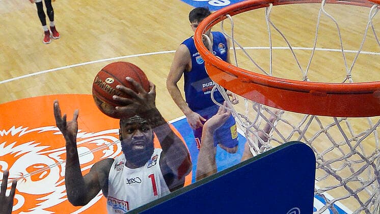 Basketball 1 Bundesliga, season 2020 2021, 20 matchday, Syntainics MBC Weißenfels vs JobStairs GIESSEN 46ers 03 03 2021 Jonathan Stark Guard Giessen 46ers, back number 1 at the basket during the match MBC Weißenfels vs Giessen 03 03 2021 Weißenfels Sachsen Anhalt Germany Stadthalle Weißenfels