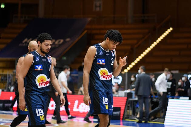 Jeremy Jones HAKRO Merlins Crailsheim and Nimrod Hilliard HAKRO Merlins Crailsheim are disappointed with the defeat, GER, HAKRO Merlins Crailsheim vs s Oliver Wuerzburg, 03 03 2021, 20 Spieltag easycredit Basketball Bundesliga, Spielzeit 2020 2021 GER, HAKRO Merlins Crailsheim vs s Oliver Wuerzburg, 03 03 2021, 20 Spieltag easycredit Basketball Bundesliga, Spielzeit 2020 2021 Crailsheim Copyright: xEibnerxPressefoto MichaelxMemmlerx EP_MMR