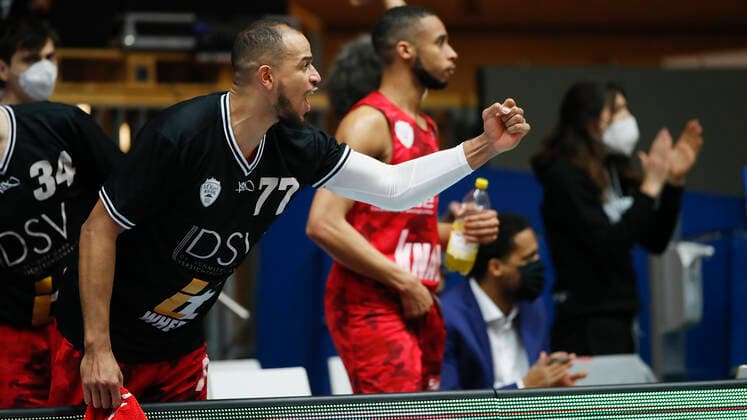 Germany, Crailsheim, Arena Hohenlohe, 03 03 2021, emspor, emonline, despor, deonline, HAKRO Merlins Crailsheim vs s Oliver Wuerzburg, easyCredit BBL, 20 Spieltag Bild Riesenjubel bei Alex King s Oliver Wuerzburg Copyright: HMBxMedia JulienxBecker