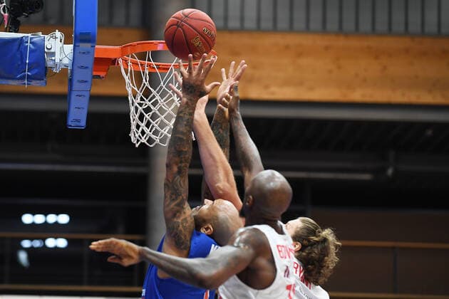 Basketball 1 Bundesliga, Season 2020 2021, 20 Matchday, Syntainics MBC Weissenfels vs JobStairs GIESSEN 46ers 03 03 2021 102 81 50 39 Fight for the ball at the basket between Sergio Kerusch MBC Weissenfels, back number 7 , Brandon Bowman Forward Giessen 46ers, back number 15 , John Bryant Center Giessen 46ers, back number 54 during the match MBC Weissenfels vs Giessen 03 03 2021 Weissenfels Saxony Anhalt Germany Stadthalle Weissenfels