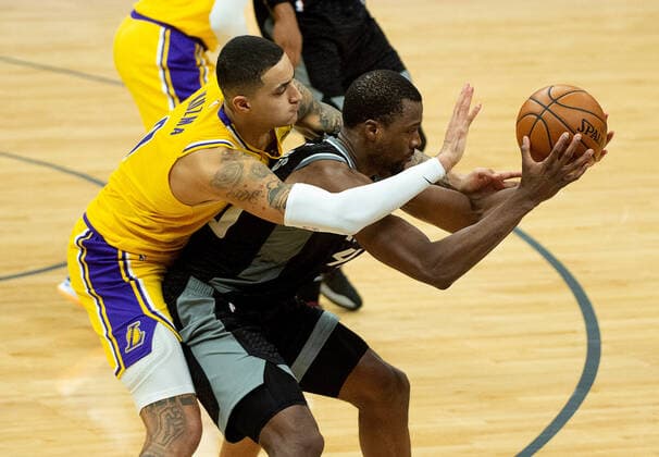 March 3, 2021, Sacramento, CA, USA: Sacramento Kings forward Harrison Barnes (40) is fouled by Los Angeles Lakers forward Kyle Kuzma (0) in the fourth quarter during a game at Golden 1 Center on Wednesday, Mar. 3, 2021 in Sacramento. The Kings win 123-121. Sacramento USA - ZUMAj89_ 20210303_zaf_j89_029 Copyright: xPaulxKitagakixJr.x