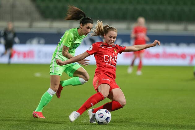 f le Sara Doorsoun VfL Wolfsburg, 23 and Camilla Linberg Lilleström Kvinner, LSK, 10 in duel, duel, dynamics, action, game scene, 03 03 2021, Wolfsburg Germany , football, UEFA Womens Champions League, VfL Wolfsburg LSK Kvinner xobx