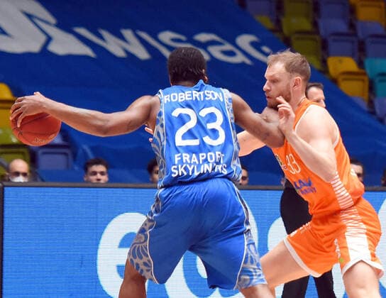 04 03 2021, xhbx, Basketball BBL Bundesliga, Frankfurt Skyliners Rasta Vechta emspor, v l Quantez Robertson Fraport Skyliners Frankfurt , Robin Christen Rasta Vechta DFL DFB REGULATIONS PROHIBIT ANY USE OF PHOTOGRAPHS as IMAGE SEQUENCES and or QUASI VIDEO Frankfurt am Main
