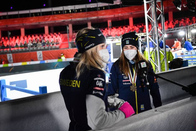 210304 Frida Karlsson and Ebba Andersson of Sweden after a medal ceremony for the Women s Cross Country Skiing 10 km Free Technique during the FIS Nordic Ski World Championships on March 4, 2021 in Oberstdorf Photo Johanna Lundberg BILDBYRAN kod JL JL0096 skidor cross country skiing langrenn fis nordic world ski championships vm ski vm skid vm medaljceremoni medal ceremony 8 bbeng,  Copyright: JOHANNAxLUNDBERG BB210304JL151