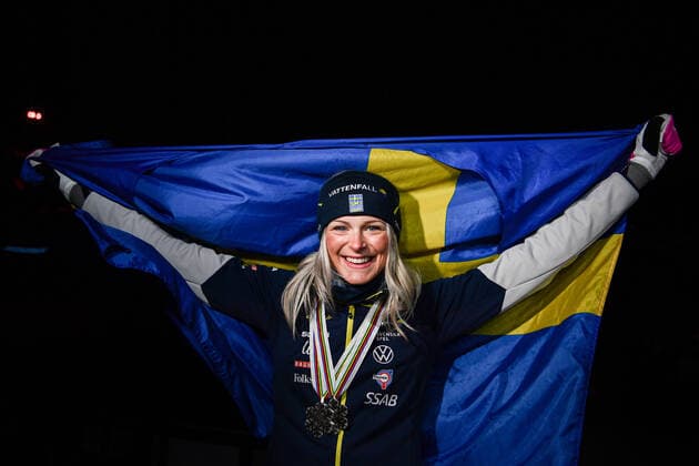 210304 Frida Karlsson of Sweden pose for a portrait with her medals after a medal ceremony for the Women s Cross Country Skiing 10 km Free Technique during the FIS Nordic Ski World Championships on March 4, 2021 in Oberstdorf Photo Johanna Lundberg BILDBYRAN kod JL JL0096 skidor cross country skiing cross country fis nordic world ski championships world cup world cup ski world cup medal ceremony medal ceremony 8 bbeng sweden portrait cheer,  Copyright: JOHANNAxLUNDBERG BB210304JL152