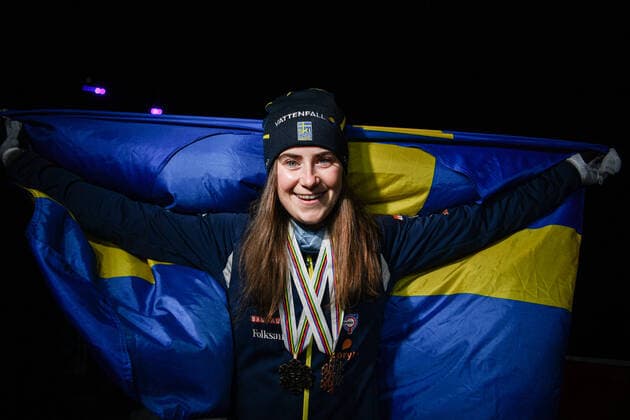 210304 Ebba Andersson of Sweden pose for a portrait with her medals after a medal ceremony for the Women s Cross Country Skiing 10 km Free Technique during the FIS Nordic Ski World Championships on March 4, 2021 in Oberstdorf Photo Johanna Lundberg BILDBYRAN kod JL JL0096 skidor cross country skiing cross country fis nordic world ski championships world cup world cup ski world cup medal ceremony medal ceremony 8 bbeng sweden portrait cheers,  Copyright: JOHANNAxLUNDBERG BB210304JL153