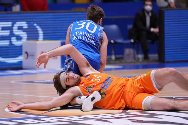 Fraport Skyliners RASTA Vechta, easyCredit BBL Jesse Hunt RASTA Vechta, 34 and Jon Axel Gudmundsson Fraport Skyliners, 30 went down Basketball match of the easyCredit BBL between Fraport Skyliners and RASTA Vechta on 4 March 2021 at Fraport Arena in Frankfurt am Main , Frankfurt am Main Hesse Germany Fraport Arena