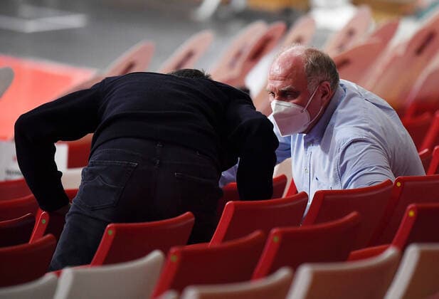 04 03 2021, xemx, Basketball BBL Bundesliga, FC Bayern Muenchen Basketball Panathinaikos Athens emspor, v l President Herbert Hainer FC Bayern Basketball , Uli Hoeness FC Bayern Muenchen Muenchen