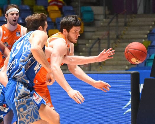 04 03 2021, xhbx, Basketball BBL Bundesliga, Frankfurt Skyliners Rasta Vechta emspor, v l Joe Rahon Fraport Skyliners Frankfurt , Will Vorhess Rasta Vechta DFL DFB REGULATIONS PROHIBIT ANY USE OF PHOTOGRAPHS as IMAGE SEQUENCES and or QUASI VIDEO Frankfurt am Main