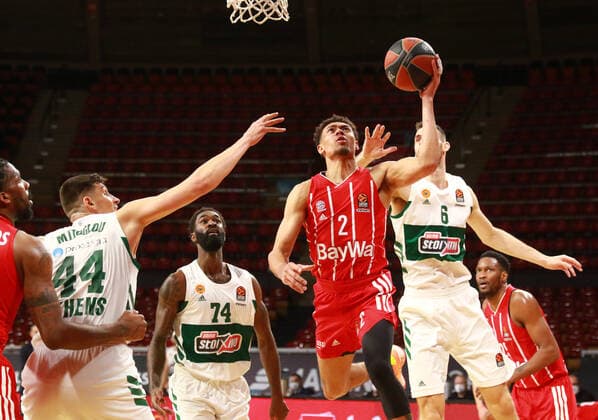 2 Wade Baldwin FCBB red, vs 6 Georgios Papagiannis and 74 Howard Sant Roos Panathinaikos basketball, EuroLeague, FC Bayern Munich vs Panathinaikos OPAP at Audi Dome, 04 03 2021 PHOTO Mladen Lackovic LakoPress