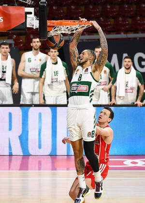 04 03 2021, xemx, Basketball BBL Bundesliga, FC Bayern Muenchen Basketball Panathinaikos Athens emspor, v l Zach Auguste Panathinaikos Athens with Dunking Muenchen