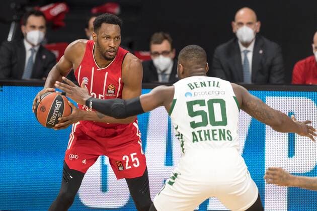 Basketball, Euroleague, FC Bayern München Panathinaikos Athens In the picture JaJuan JOHNSON FC Bayern München, 25 and Ben BENTIL Panathinaikos Athens, 50 Munich Audi Dome Bayern Germany Copyright: Passion2Press.dex xMarkusxFischerx