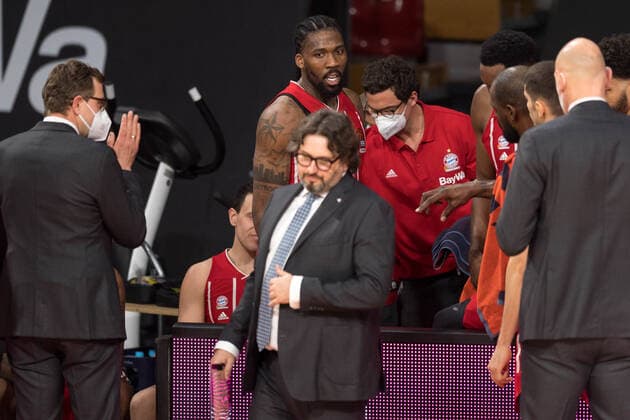 Basketball, Euroleague, FC Bayern Munich Panathinaikos Athens In picture Head Coach of FC Bayern Munich Andrea TRINCHIERI turns away from Jalen REYNOLDS FC Bayern Munich, 8 from Munich Audi Dome Bayern Germany Copyright: Passion2Press.dex xMarkusxFischerx