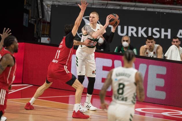 Basketball, Euroleague, FC Bayern Munich Panathinaikos Athens In the picture Vladimir LUCIC FC Bayern Munich, 11 and Aaron WHITE Panathinaikos Athens, 30 Munich Audi Dome Bayern Germany Copyright: Passion2Press.dex xMarkusxFischerx