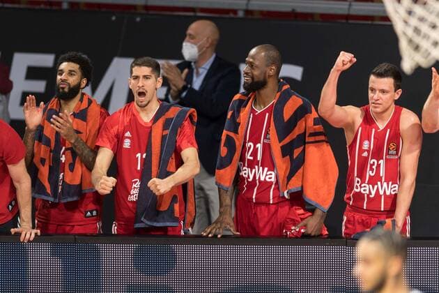 Basketball, Euroleague, FC Bayern Munich Panathinaikos Athens In picture bench cheers basket point Munich Audi Dome Bayern Germany Copyright: Passion2Press.dex xMarkusxFischerx
