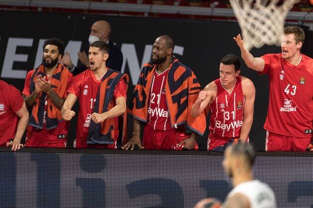 Basketball, Euroleague, FC Bayern Munich Panathinaikos Athens In picture bench cheers basket point Munich Audi Dome Bayern Germany Copyright: Passion2Press.dex xMarkusxFischerx