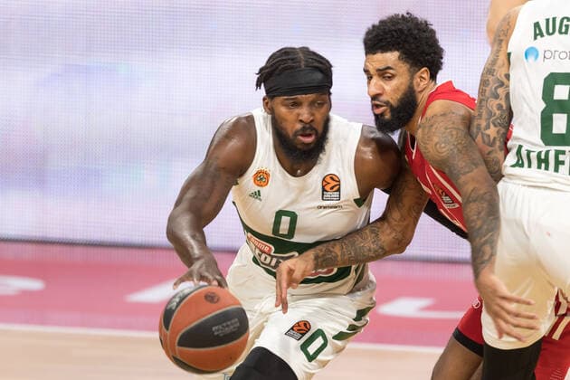 Basketball, Euroleague, FC Bayern München Panathinaikos Athens In the picture Shelvin MACK Panathinaikos Athens, 0 and Dennis Jerome SEELEY FC Bayern München, 4 Munich Audi Dome Bayern Germany Copyright: Passion2Press.dex xMarkusxFischerx