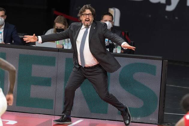 Basketball, Euroleague, FC Bayern Munich Panathinaikos Athens In the picture Head Coach of FC Bayern Munich Andrea TRINCHIERI energetic shocked surprised irritated Munich Audi Dome Bayern Germany Copyright: Passion2Press.dex xMarkusxFischerx
