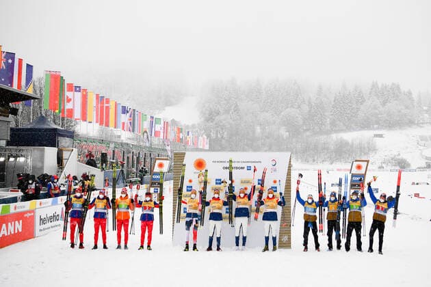 Bilder des Jahres 2021, Sport 03 März Sport Themen der Woche KW09 210305 The Russian, Norwegian and French teams celebrate after the Men s Cross Country Skiing 4x10 Relay during the FIS Nordic Ski World Championships on March 5, 2021 in Oberstdorf. Photo: Johanna Lundberg BILDBYRAN kod JL JL0097 skidor cross-country skiing langrenn fis nordic world ski championships vm ski-vm skid-vm stafett relay 9 bbeng jubel ryssland norge frankrike *** 210305 The Russian, Norwegian and French teams celebrate after the Men s Cross Country Skiing 4x10 Relay during the FIS Nordic Ski World Championships on March 5, 2021 in Oberstdorf Photo Johanna Lundberg BILDBYRAN kod JL JL0097 skidor cross country skiing langrenn fis nordic world ski championships vm ski vm skid vm stafett relay 9 bbeng jubel ryssland norge frankrike,  Copyright: JOHANNAxLUNDBERG BB210305JL087