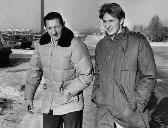 March 5, 2021: Walter Gretzky and his son Wayne are shown in a 1984 file photo. Walter Gretzky, the ultimate Canadian hockey dad who taught and nurtured the Great One, has died. He was 82. Canada News - March 5, 2021  - ZUMAc35_ 20210305_zaf_c35_019 Copyright: xThexCanadianxPressx