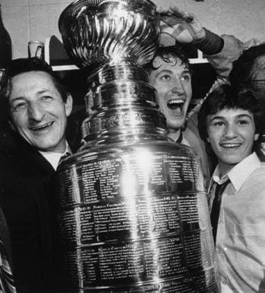 March 5, 2021, EDMONTON, ab, Canada: Wayne Gretzky (centre) poses with the Stanley Cup with father Walter and brother Glen after the Edmonton Oilers won the Stanley Cup in Edmonton, May 19, 1984. Walter Gretzky, the ultimate Canadian hockey dad who taught and nurtured the Great One, has died. He was 82. Canada News - March 5, 2021  - ZUMAc35_ 20210305_zaf_c35_020 Copyright: xCharliexPalmerx