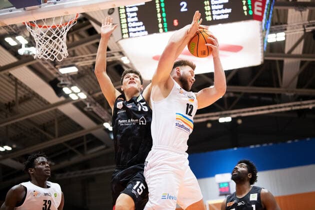 BARMER 2 Basketball Bundesliga ProA Season 2020 2021 Matchday 24 on 5 3 2021 Science City Jena vs Nürnberg Falcons BC v re at the rebound Melvin Jostmann Jena vs Fynn Fischer Nürnberg Sparkassen Arena Jena