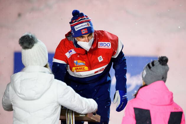210305 Hans Christer Holund of Norway receives his gold medal at a medal ceremony for the men s 15 km Free Technique during the FIS Nordic Ski World Championships on March 5, 2021 in Oberstdorf Photo Johanna Lundberg BILDBYRAN kod JL JL0099 skidor cross country skiing langrenn fis nordic world ski championships vm ski vm skid vm medaljceremoni medal ceremony 9 bbeng jubel,  Copyright: JOHANNAxLUNDBERG BB210305JL124