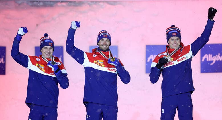 Nordische Ski WM in Oberstdorf, Langlauf, 4x10km Staffel der Herren, Siegerehrung NORDIC SKIING - FIS Nordic World Ski Championships Oberstdorf 2021 OBERSTDORF,GERMANY,05.MAR.21 - NORDIC SKIING, CROSS COUNTRY SKIING - FIS Nordic World Ski Championships, 4x10km relay, men, award ceremony. Image shows the team of NOR. Keywords: medal. GEPAxpictures xChristianxWalgram