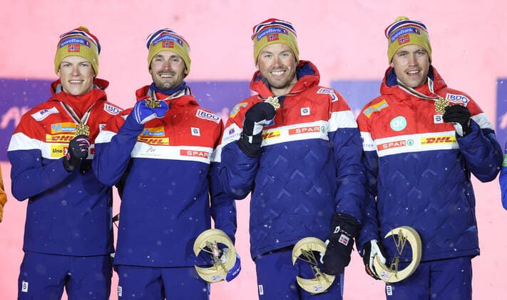 Nordische Ski WM in Oberstdorf, Langlauf, 4x10km Staffel der Herren, Siegerehrung NORDIC SKIING - FIS Nordic World Ski Championships Oberstdorf 2021 OBERSTDORF,GERMANY,05.MAR.21 - NORDIC SKIING, CROSS COUNTRY SKIING - FIS Nordic World Ski Championships, 4x10km relay, men, award ceremony. Image shows the team of NOR. Keywords: trophy, medal. GEPAxpictures xChristianxWalgram