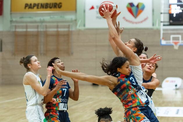 Styliani Stella Fouraki 15, GISA Lions SV Halle vs Sophie Quedraogo Freiburg GISA Lions SV Halle vs Eisvögel USC Freiburg Basketball 1 Bundesliga ERDGAS Sportarena Halle Saale 05 03 2021 Photo Holger John Sachsen Anhalt Germany ERDGAS Sportarena Halle Saale