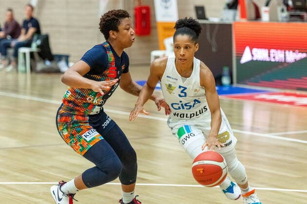 Deeshyra Thomas 03, GISA Lions SV Halle vs Dominique Toussant Freiburg GISA Lions SV Halle vs Eisvögel USC Freiburg Basketball 1 Bundesliga ERDGAS Sportarena Halle Saale 05 03 2021 Photo Holger John Sachsen Anhalt Germany ERDGAS Sportarena Halle Saale