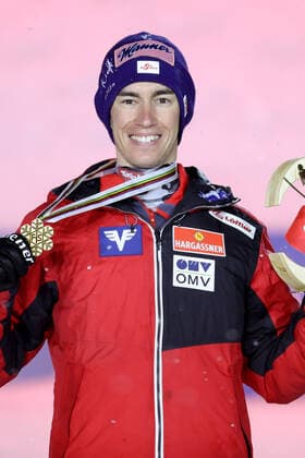 Nordische Ski WM in Oberstdorf, Skispringen, Herren Großschanze, Siegerehrung NORDIC SKIING - FIS Nordic World Ski Championships Oberstdorf 2021 OBERSTDORF,GERMANY,05.MAR.21 - NORDIC SKIING, Ski jumping, Skispringen, Ski, nordisch - FIS Nordic World Ski Championships, large hill, men, award ceremony. Image shows Stefan Kraft (AUT). Keywords: medal. GEPAxpictures xChristianxWalgram