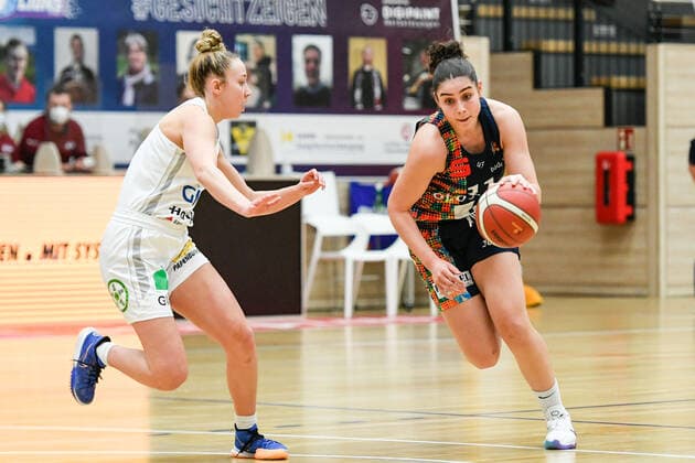 Halle, Germany 05 March 2021 1 BBL Women 2020 2021 Gisa Lions SV Halle vs USC Freiburg v li in duel Darien Huff Halle and Maria Konstantinidou Freiburg Erdgas Sportarena Sachsen Anhalt Copyright: xFotostandx xxBallaschx